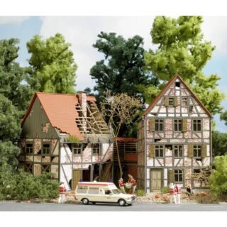Busch 1667 H0 Vervallen vakwerkhuis