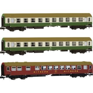 Arnold HN4483 N set van 3 personenrijtuigen OSShD type B, nr. 2/2 van de DR