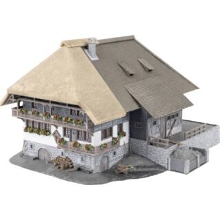 Faller 130013 H0 Jubelummodel Schwarzwaldhof met 2 figuren